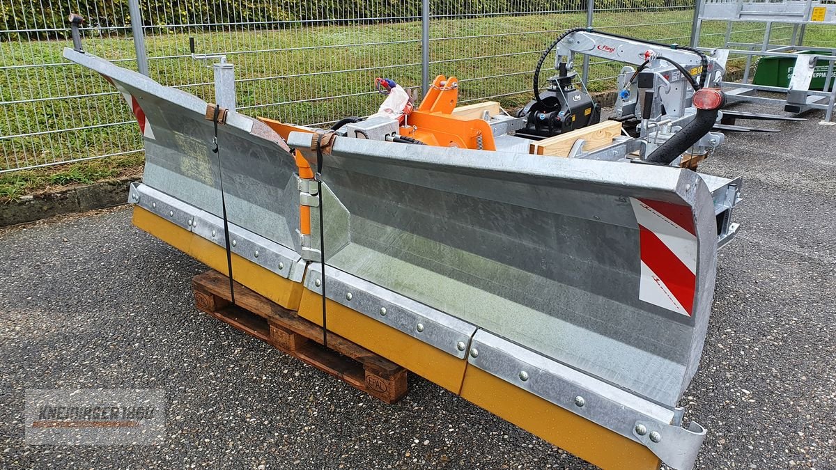 Frontladerzubehör of the type Fliegl Planier u. Schneeräumschild, Neumaschine in Altenfelden (Picture 2)