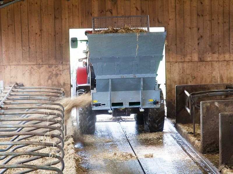Frontladerzubehör of the type Fliegl Profi Einstreuschaufel 1.850 mm, Neumaschine in St. Marienkirchen (Picture 4)
