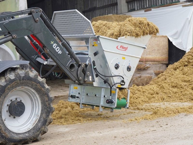 Frontladerzubehör of the type Fliegl Profi Einstreuschaufel 1.850 mm, Neumaschine in St. Marienkirchen (Picture 7)