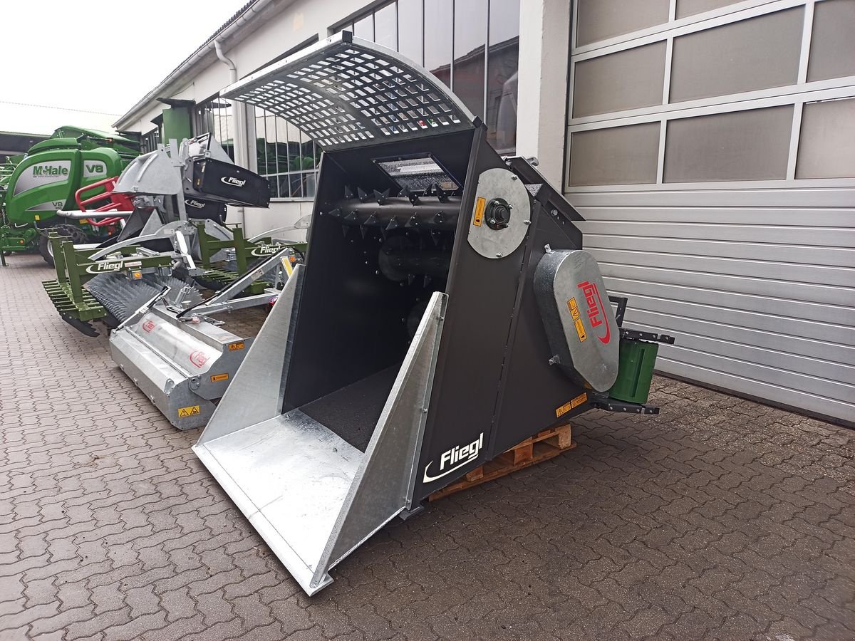 Frontladerzubehör of the type Fliegl Profi Einstreuschaufel 1.850 mm, Neumaschine in St. Marienkirchen (Picture 12)