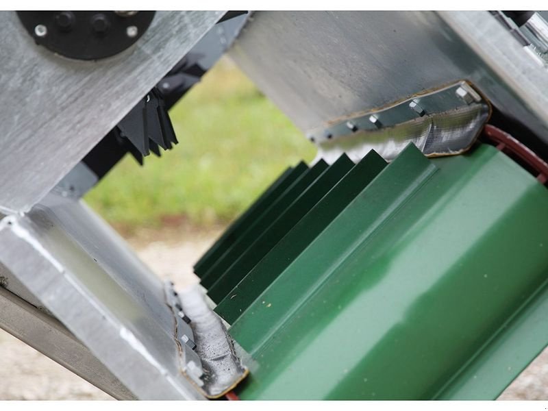 Frontladerzubehör of the type Fliegl Profi Einstreuschaufel 1.850 mm, Neumaschine in St. Marienkirchen (Picture 11)