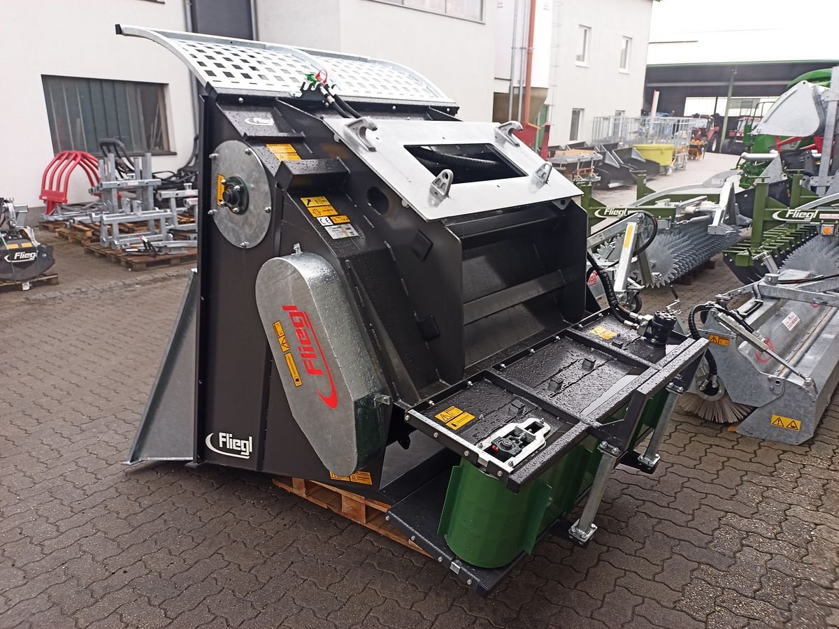 Frontladerzubehör of the type Fliegl Profi Einstreuschaufel 1.850 mm, Neumaschine in St. Marienkirchen (Picture 15)
