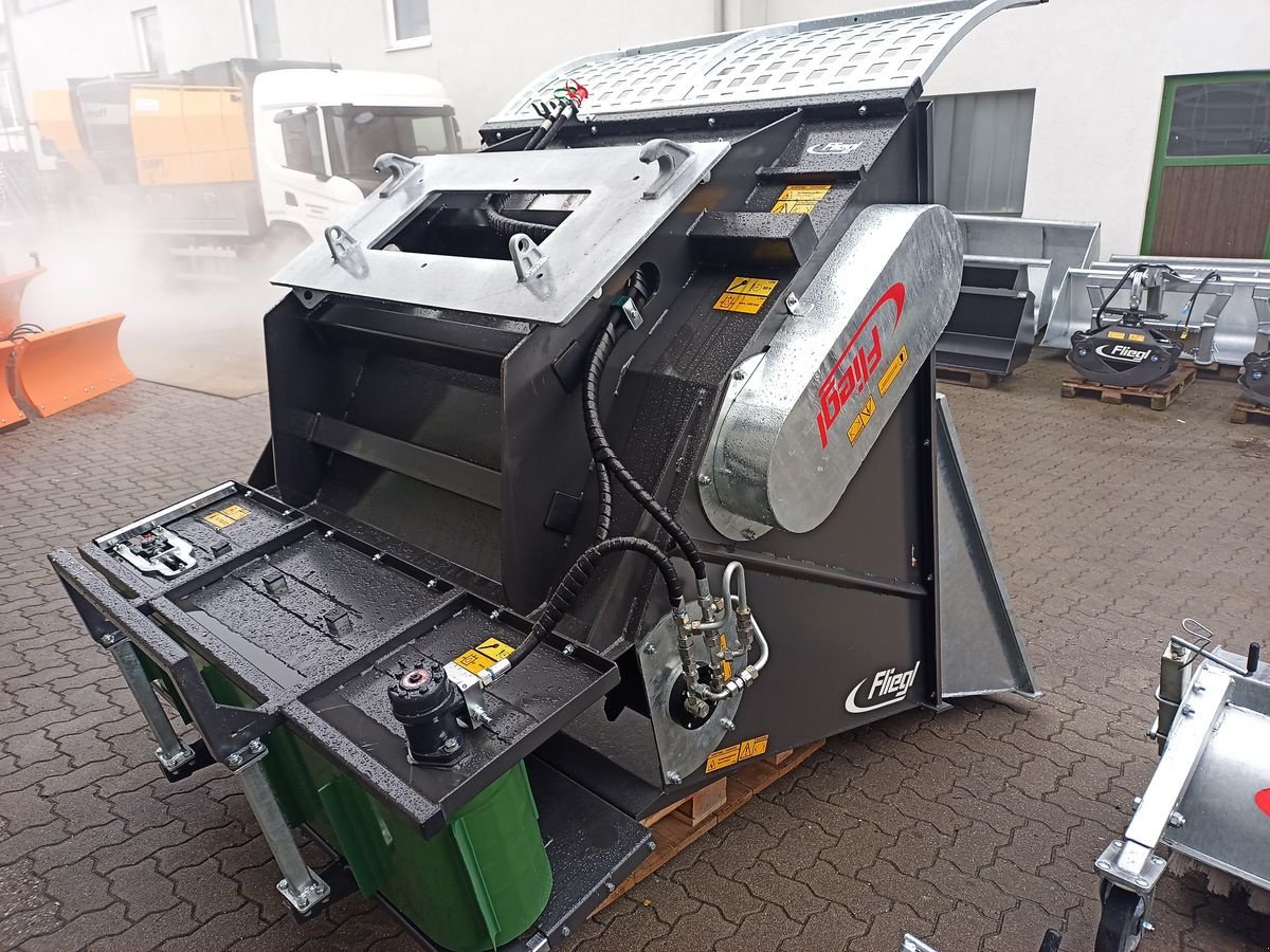 Frontladerzubehör of the type Fliegl Profi Einstreuschaufel 1.850 mm, Neumaschine in St. Marienkirchen (Picture 16)