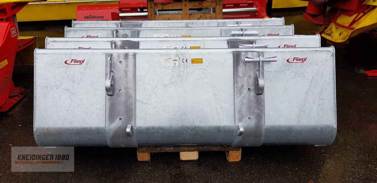 Frontladerzubehör of the type Fliegl Schwergutschaufel, Neumaschine in Altenfelden (Picture 2)