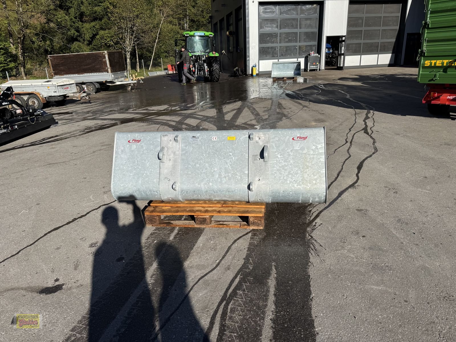 Frontladerzubehör des Typs Fliegl Schwergutschuafel 220 Euro Vollverzinkt, Neumaschine in Kötschach (Bild 4)