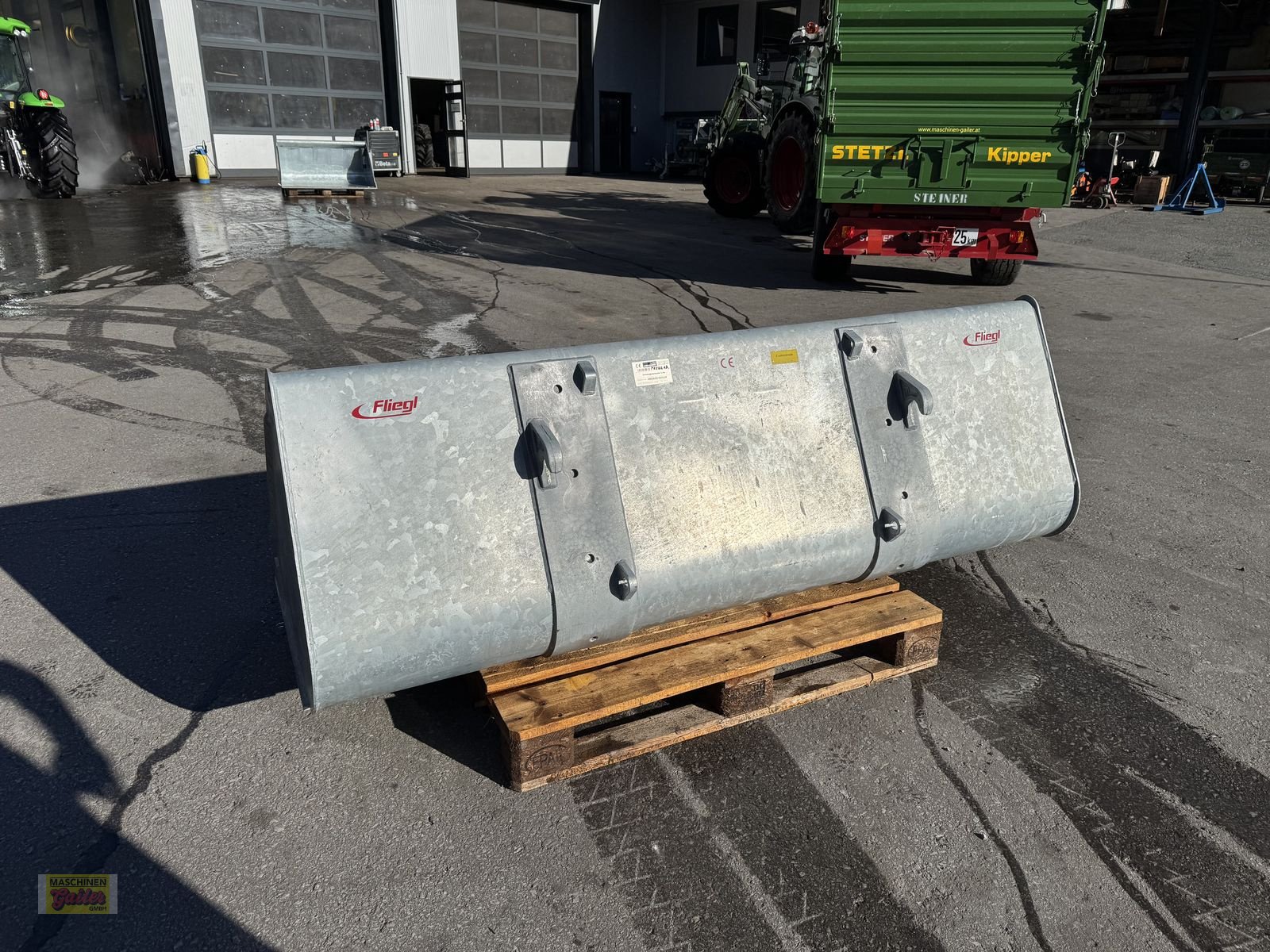 Frontladerzubehör des Typs Fliegl Schwergutschuafel 220 Euro Vollverzinkt, Neumaschine in Kötschach (Bild 2)