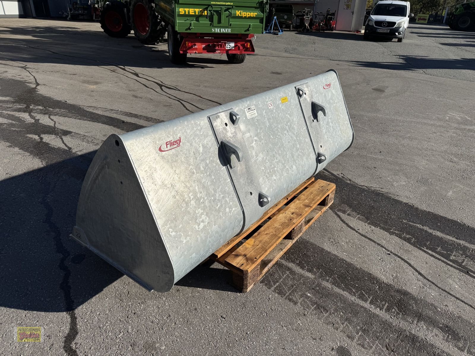 Frontladerzubehör des Typs Fliegl Schwergutschuafel 220 Euro Vollverzinkt, Neumaschine in Kötschach (Bild 13)