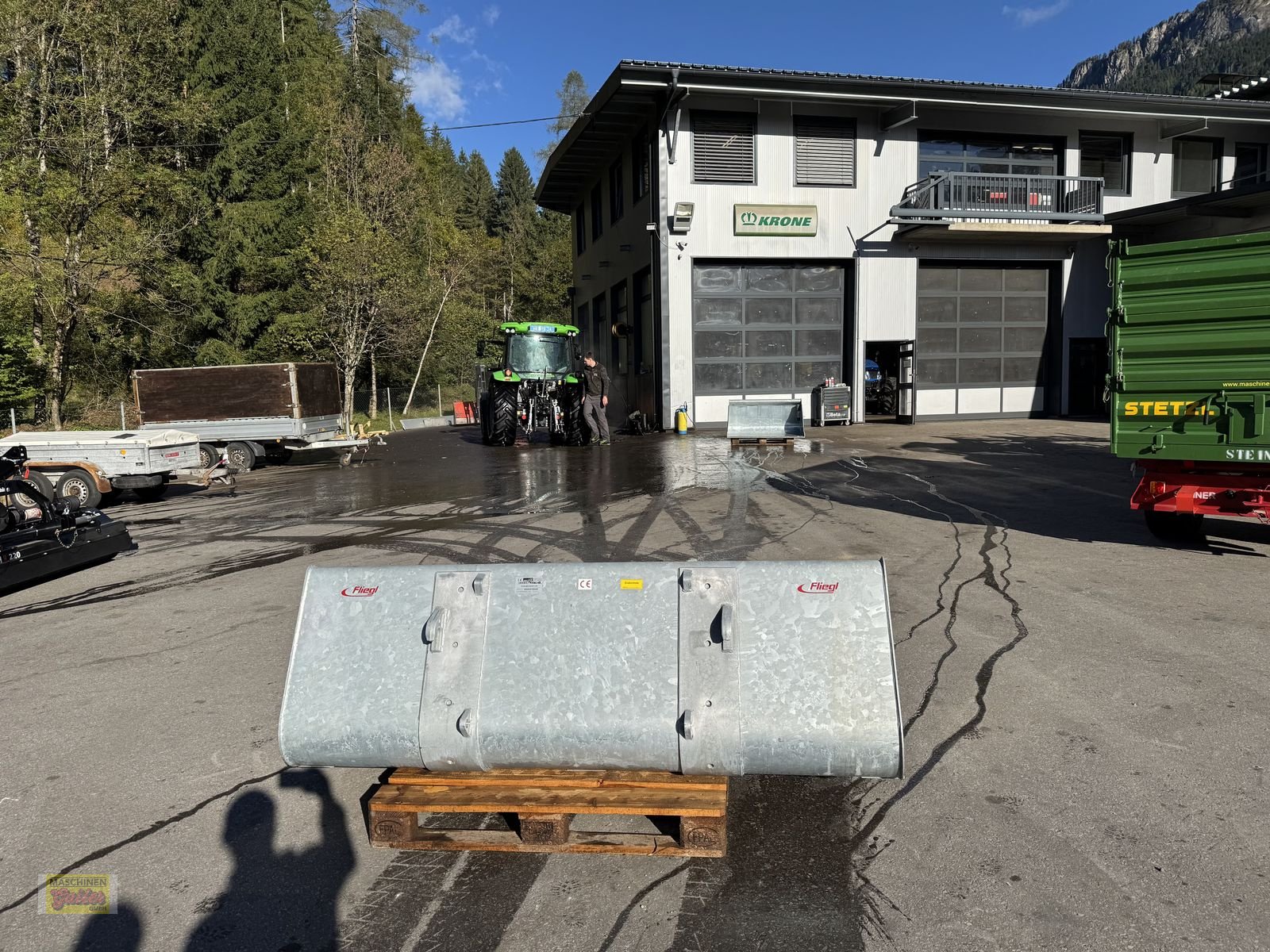 Frontladerzubehör des Typs Fliegl Schwergutschuafel 220 Euro Vollverzinkt, Neumaschine in Kötschach (Bild 3)