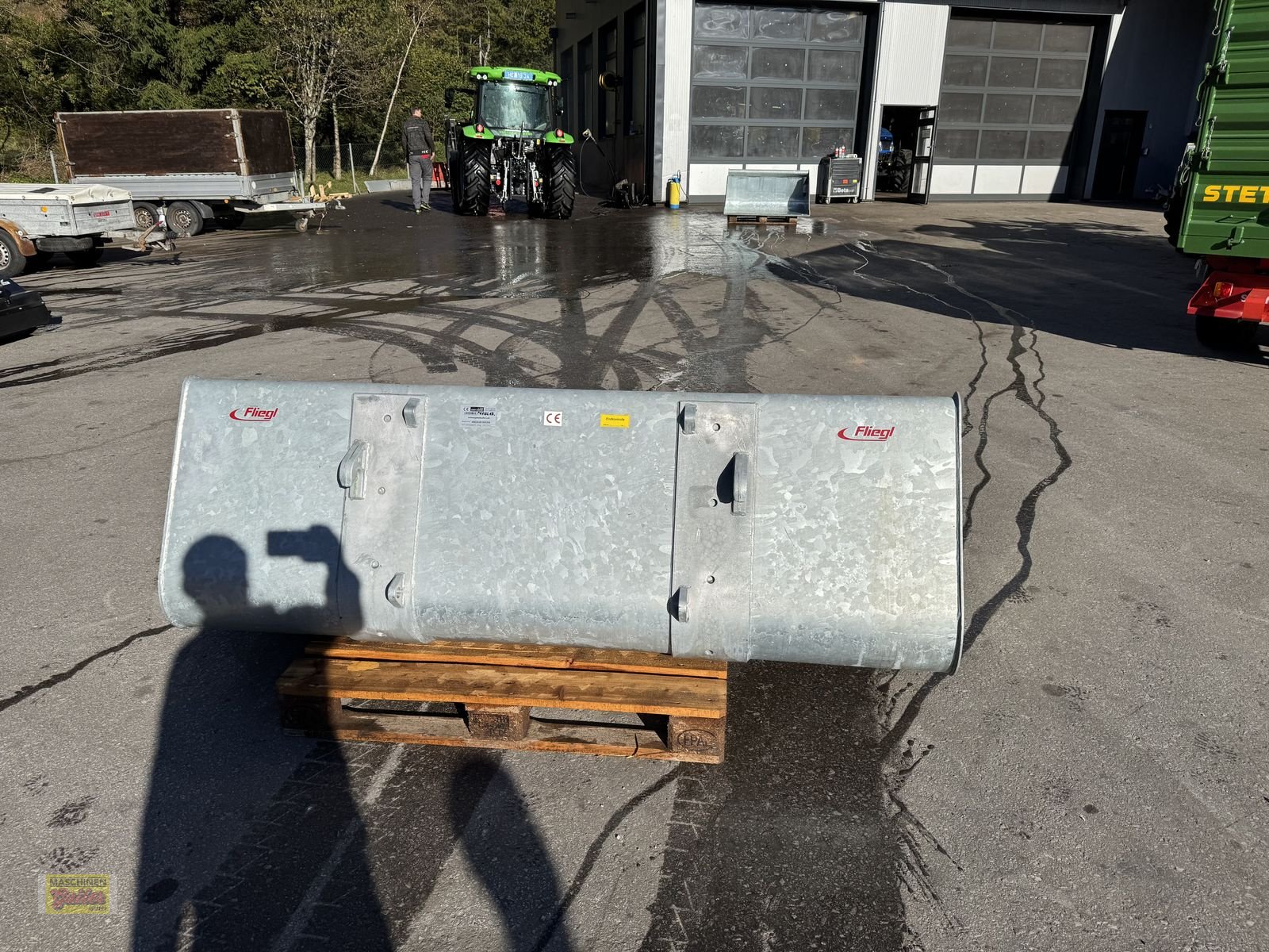 Frontladerzubehör des Typs Fliegl Schwergutschuafel 220 Euro Vollverzinkt, Neumaschine in Kötschach (Bild 5)
