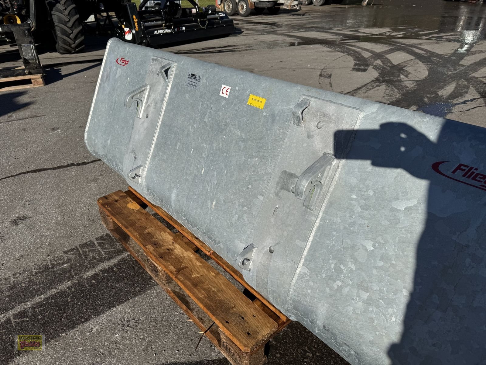 Frontladerzubehör des Typs Fliegl Schwergutschuafel 220 Euro Vollverzinkt, Neumaschine in Kötschach (Bild 15)