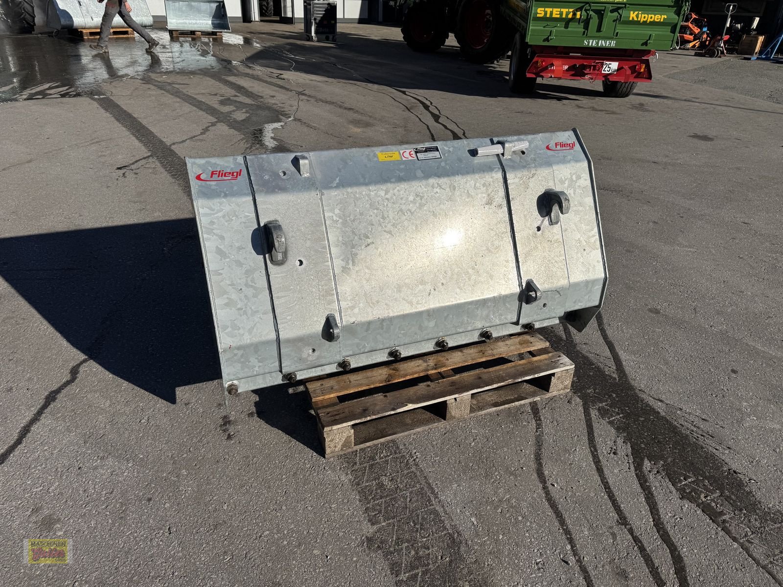 Frontladerzubehör des Typs Fliegl Stalldunggabel 145cm Euroaufnahme Vollverzinkt, Neumaschine in Kötschach (Bild 2)