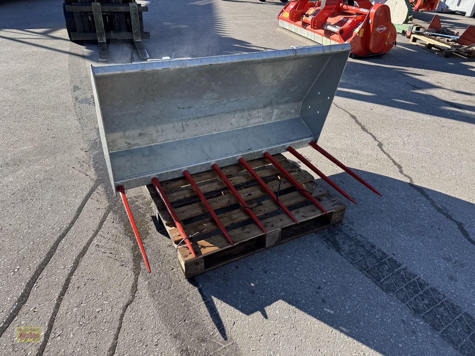 Frontladerzubehör des Typs Fliegl Stalldunggabel 145cm Euroaufnahme Vollverzinkt, Neumaschine in Kötschach (Bild 5)