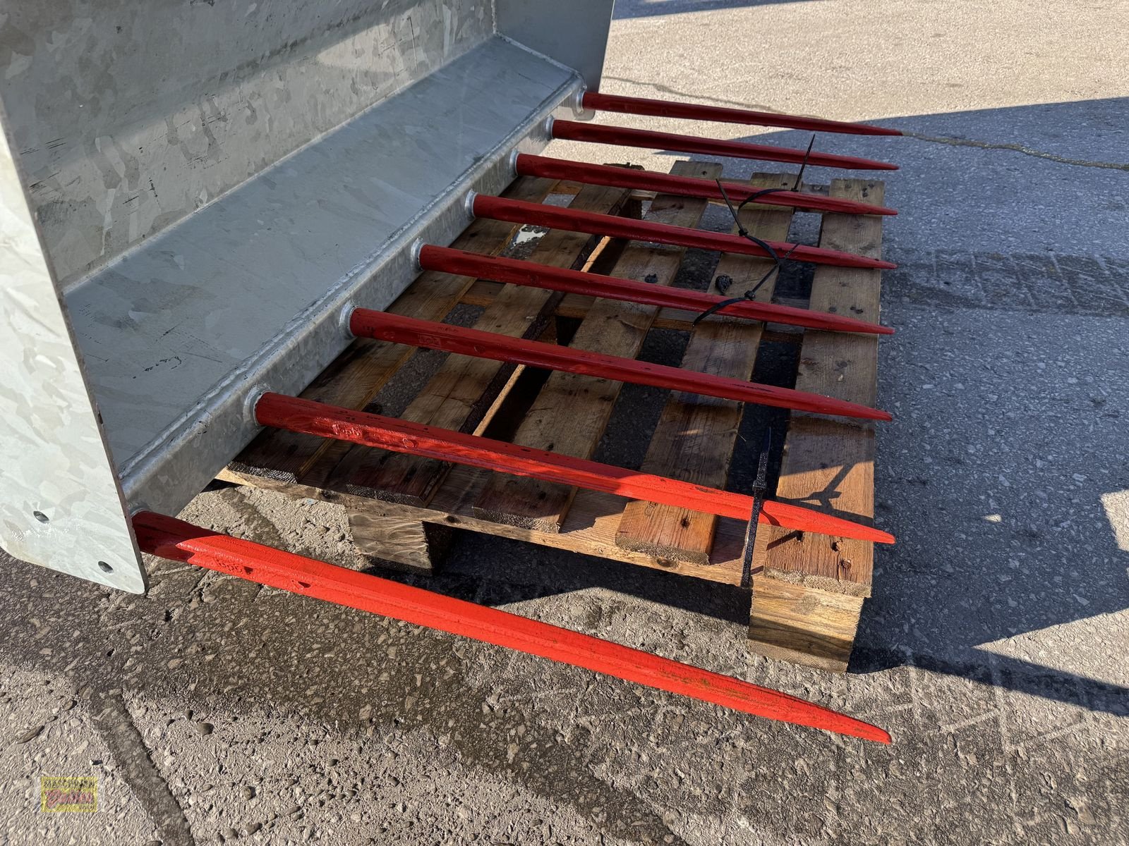 Frontladerzubehör des Typs Fliegl Stalldunggabel 145cm Euroaufnahme Vollverzinkt, Neumaschine in Kötschach (Bild 11)