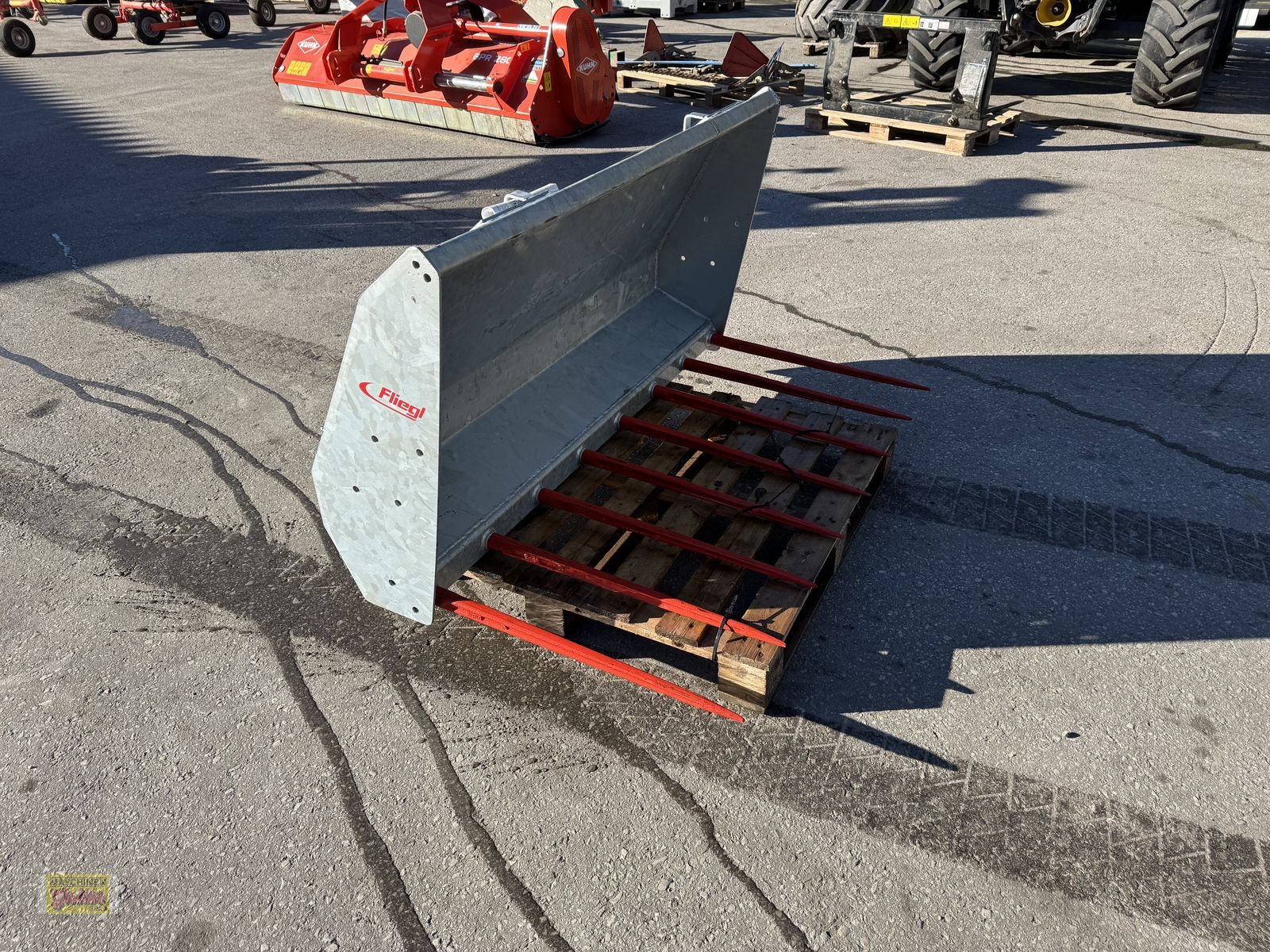 Frontladerzubehör des Typs Fliegl Stalldunggabel 145cm Euroaufnahme Vollverzinkt, Neumaschine in Kötschach (Bild 4)