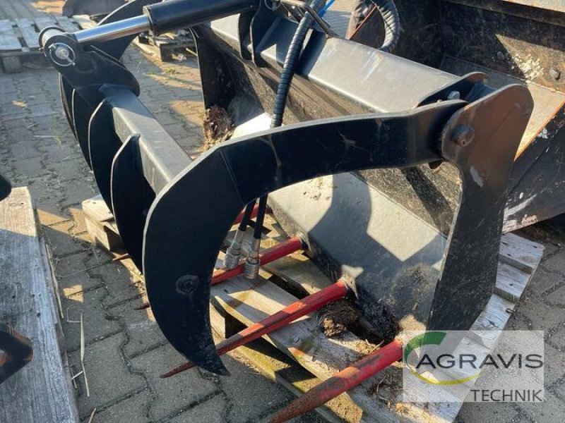 Frontladerzubehör of the type GiANT DUNG- UND SILAGEZANG, Neumaschine in Alpen (Picture 3)