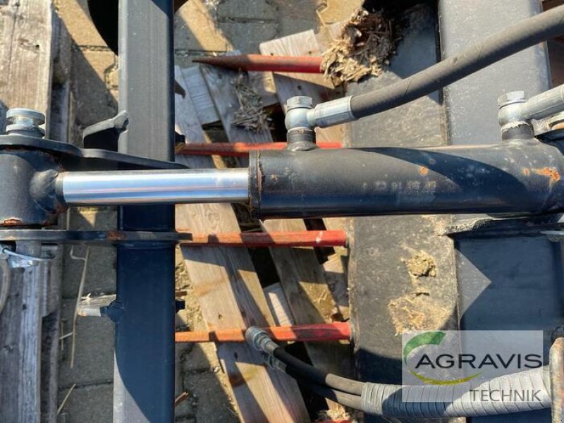 Frontladerzubehör of the type GiANT DUNG- UND SILAGEZANG, Neumaschine in Alpen (Picture 5)