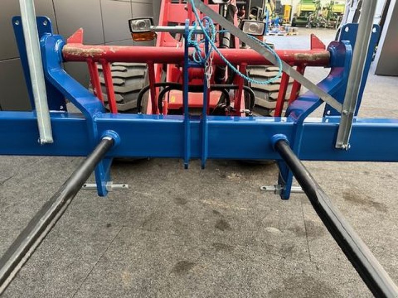Frontladerzubehör des Typs Göweil Ballen-Transportdorn doppelt TDD, Neumaschine in Tamsweg (Bild 12)