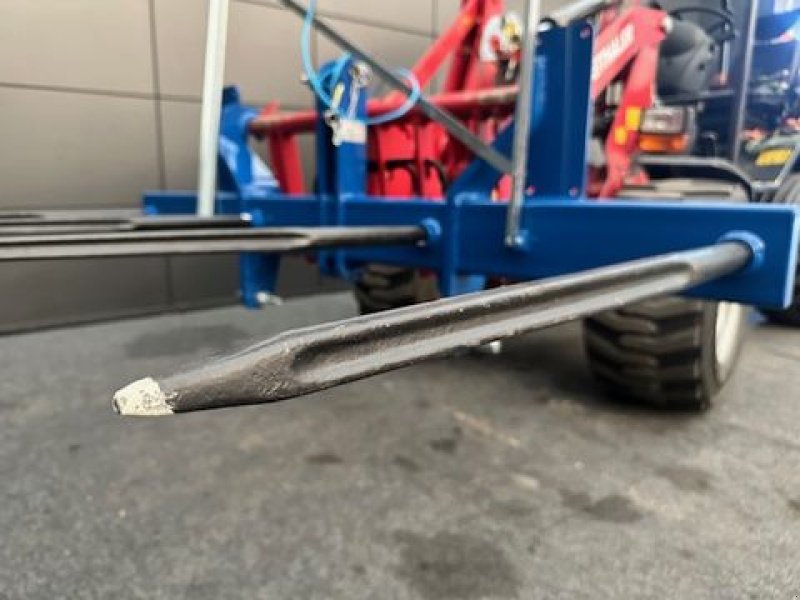 Frontladerzubehör des Typs Göweil Ballen-Transportdorn doppelt TDD, Neumaschine in Tamsweg (Bild 13)