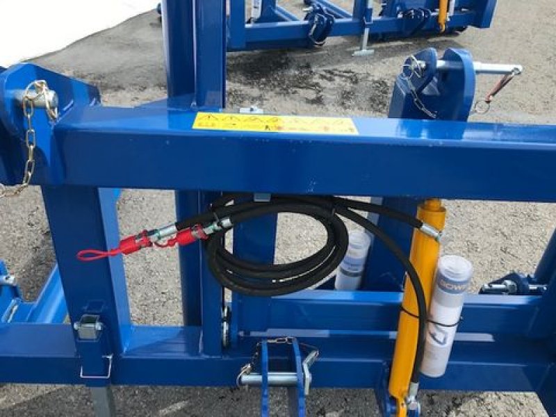 Frontladerzubehör of the type Göweil Doppel-Rundballentransportgabel DTR mit 2x BTGME, Neumaschine in Tamsweg (Picture 10)