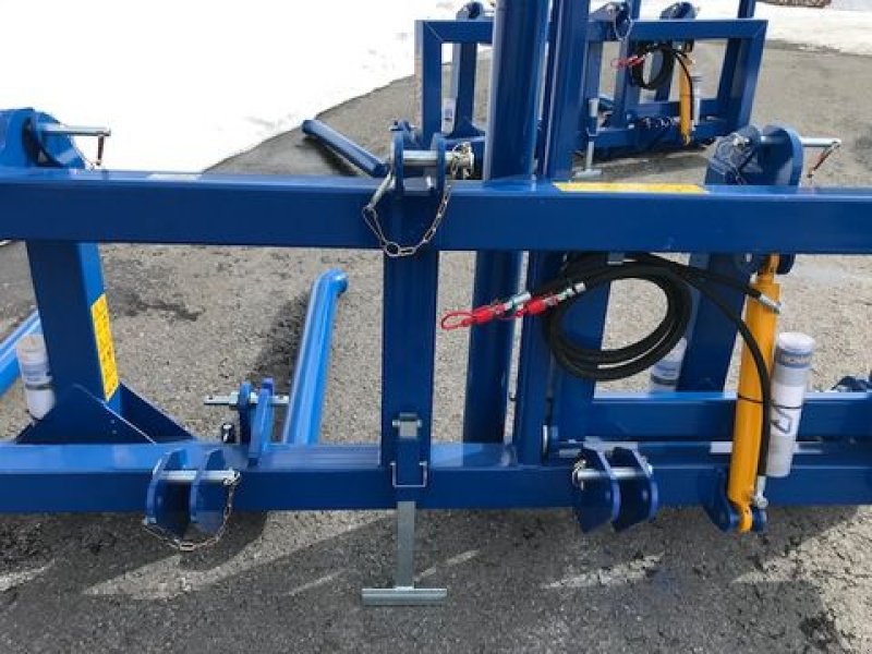 Frontladerzubehör of the type Göweil Doppel-Rundballentransportgabel DTR mit 2x BTGME, Neumaschine in Tamsweg (Picture 9)