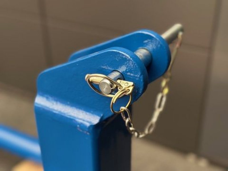 Frontladerzubehör des Typs Göweil Rundballen-Transportgabel mechanisch BTGME, Neumaschine in Tamsweg (Bild 9)