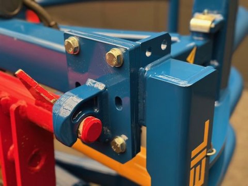 Frontladerzubehör des Typs Göweil Rundballengreifer RBG160 1,10-1,60m Euroaufnahme, Neumaschine in Tamsweg (Bild 13)