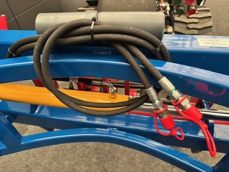 Frontladerzubehör des Typs Göweil Rundballengreifer RBG160 1,10-1,60m Euroaufnahme, Neumaschine in Tamsweg (Bild 11)