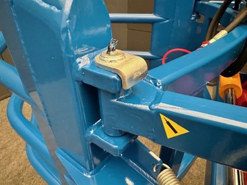 Frontladerzubehör des Typs Göweil Rundballengreifer RBG160 1,10-1,60m Euroaufnahme, Neumaschine in Tamsweg (Bild 7)
