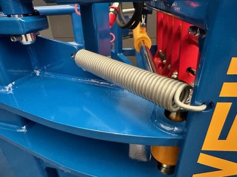 Frontladerzubehör des Typs Göweil Rundballengreifer RBG160 1,10-1,60m Euroaufnahme, Neumaschine in Tamsweg (Bild 5)