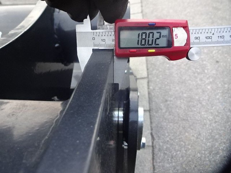 Frontladerzubehör типа H-L-M Siloreißschaufel- Big Volumen XXL -  2 Meter -  2.2 Meter- oder 2,4 Meter   oder 2,5 Meter, Neumaschine в Neureichenau (Фотография 13)