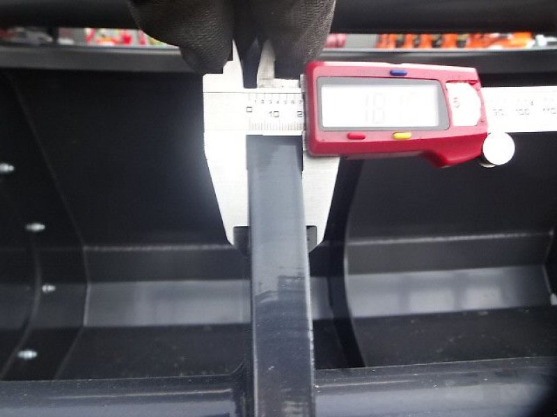 Frontladerzubehör типа H-L-M Siloreißschaufel- Big Volumen XXL -  2 Meter -  2.2 Meter- oder 2,4 Meter   oder 2,5 Meter, Neumaschine в Neureichenau (Фотография 12)