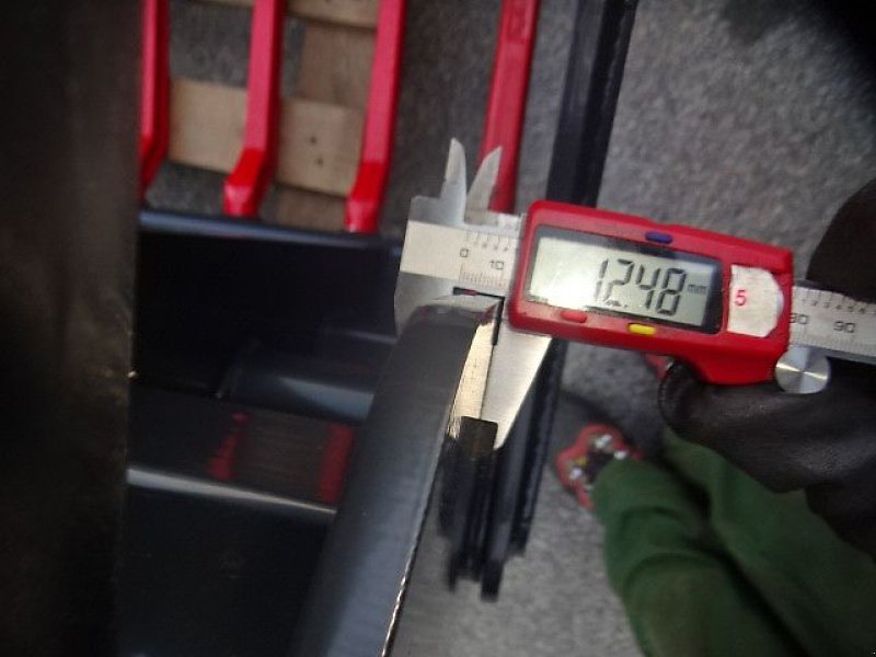 Frontladerzubehör of the type H-L-M Siloschneidschaufel - hydraulisch mit 2 Hydraulikzylinder - Breite 1,6 Meter / oder Breite 1,8 Meter, Neumaschine in Neureichenau (Picture 18)