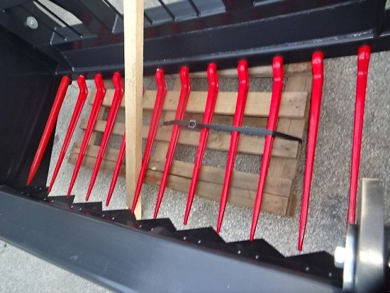 Frontladerzubehör of the type H-L-M Siloschneidschaufel - hydraulisch mit 2 Hydraulikzylinder - Breite 1,6 Meter / oder Breite 1,8 Meter, Neumaschine in Neureichenau (Picture 24)