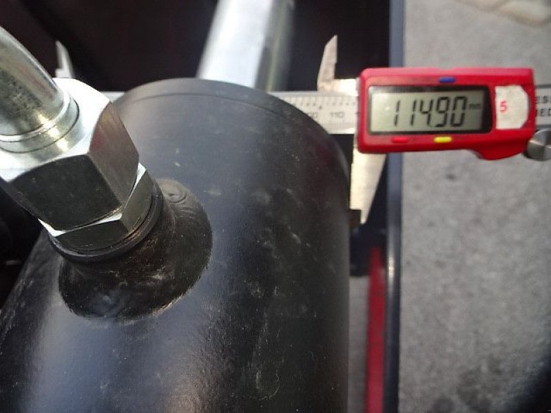 Frontladerzubehör of the type H-L-M Siloschneidschaufel - hydraulisch mit 2 Hydraulikzylinder - Breite 1,6 Meter / oder Breite 1,8 Meter, Neumaschine in Neureichenau (Picture 15)