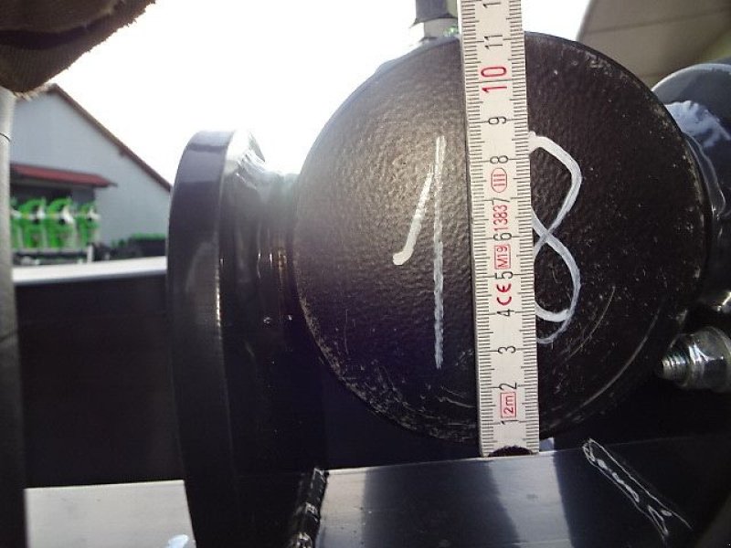 Frontladerzubehör of the type H-L-M Siloschneidschaufel - hydraulisch mit 2 Hydraulikzylinder - Breite 1,6 Meter / oder Breite 1,8 Meter, Neumaschine in Neureichenau (Picture 14)