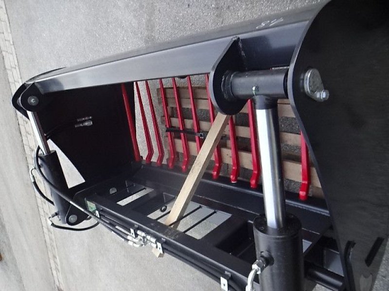 Frontladerzubehör of the type H-L-M Siloschneidschaufel - hydraulisch mit 2 Hydraulikzylinder - Breite 1,6 Meter / oder Breite 1,8 Meter, Neumaschine in Neureichenau (Picture 10)