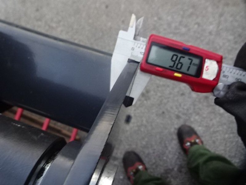 Frontladerzubehör of the type H-L-M Siloschneidschaufel - hydraulisch mit 2 Hydraulikzylinder - Breite 1,6 Meter / oder Breite 1,8 Meter, Neumaschine in Neureichenau (Picture 17)