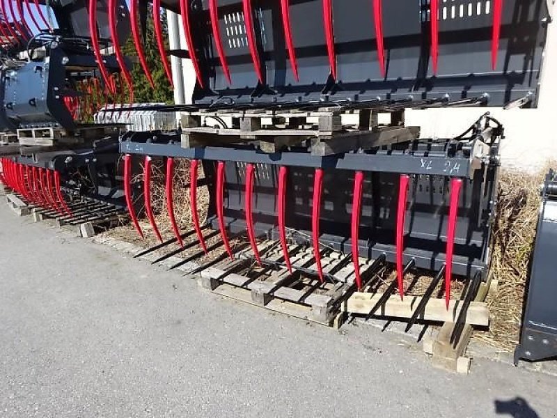 Frontladerzubehör des Typs H-L-M XXL- Silogreifgabel Großvolumen- Silogreifgabel- XXL - 2,2 Meter  - 2,4 Meter - 2,5 Meter, Neumaschine in Neureichenau (Bild 25)