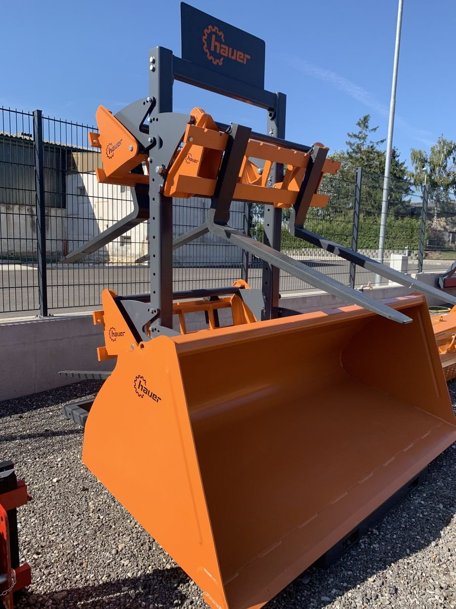 Frontladerzubehör of the type Hauer 220 cm Leichtgutschaufel lang verstärkt, Neumaschine in Hohenruppersdorf (Picture 6)