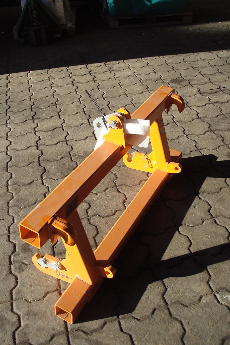 Frontladerzubehör of the type Hauer 3-Punkt Adapter für Euro/Hauer Aufnahme, Neumaschine in Judenburg (Picture 7)