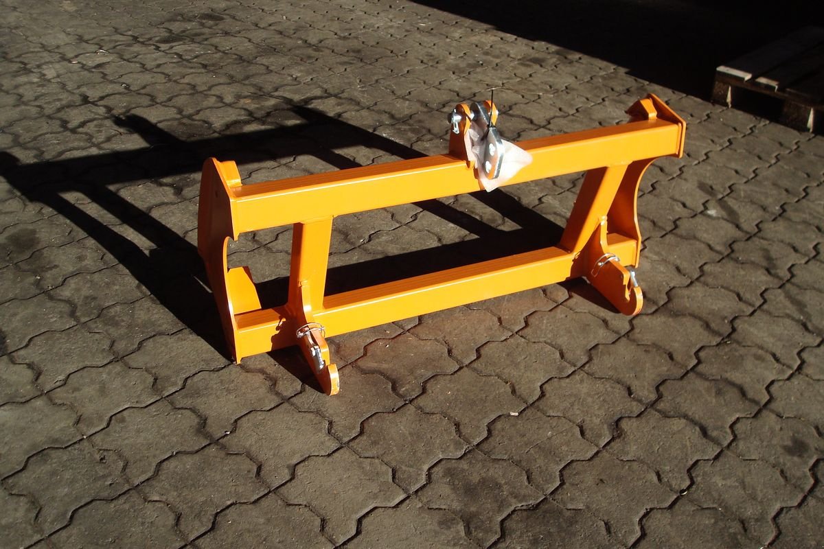 Frontladerzubehör of the type Hauer 3-Punkt Adapter für Euro/Hauer Aufnahme, Neumaschine in Judenburg (Picture 8)