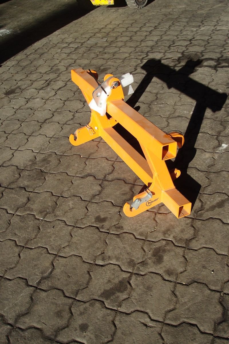 Frontladerzubehör of the type Hauer 3-Punkt Adapter für Euro/Hauer Aufnahme, Neumaschine in Judenburg (Picture 1)