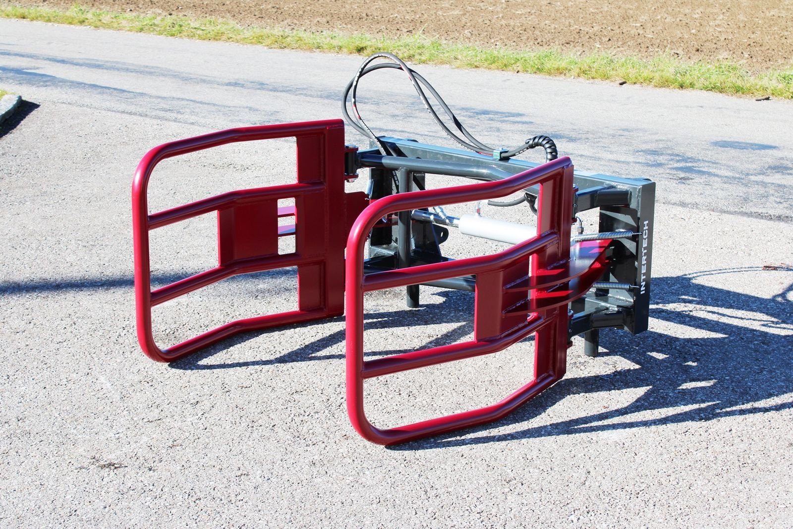 Frontladerzubehör типа InterTech Ballengreifer, Ballenzange LD, Neumaschine в Neukirchen am Walde  (Фотография 8)