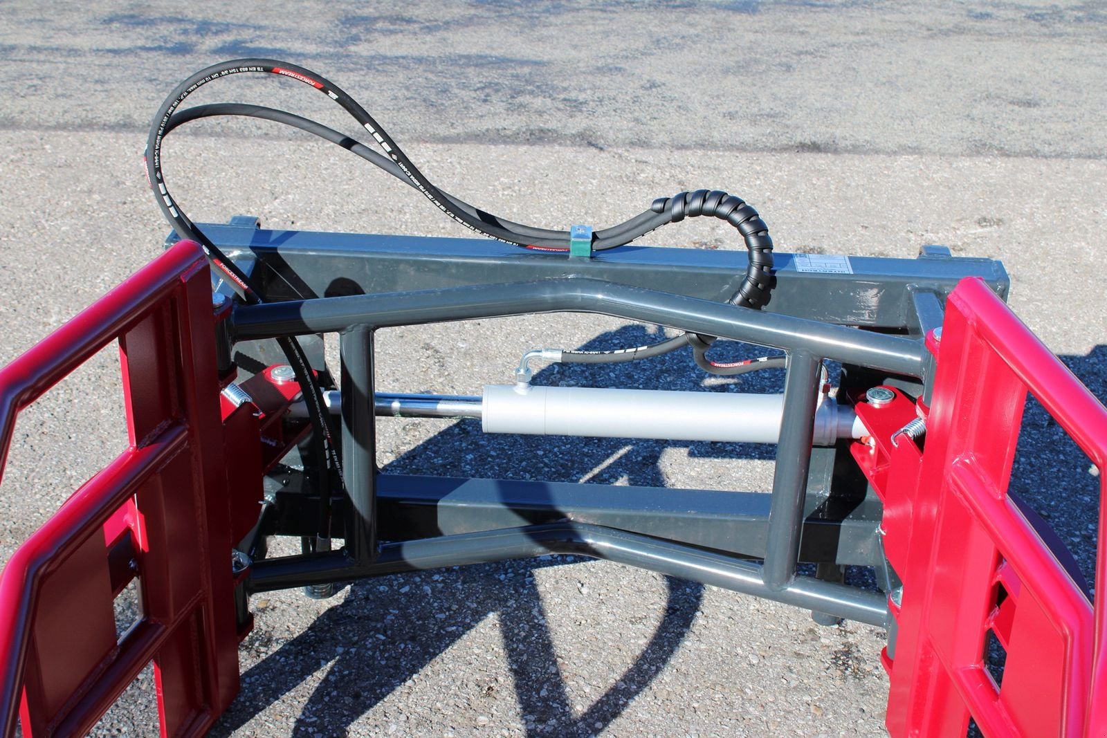 Frontladerzubehör типа InterTech Ballengreifer, Ballenzange LD, Neumaschine в Neukirchen am Walde  (Фотография 4)