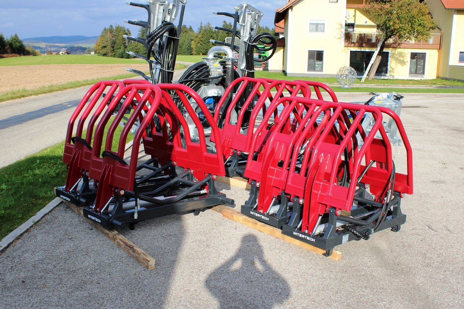 Frontladerzubehör типа InterTech Ballengreifer, Ballenzange LD, Neumaschine в Neukirchen am Walde  (Фотография 5)