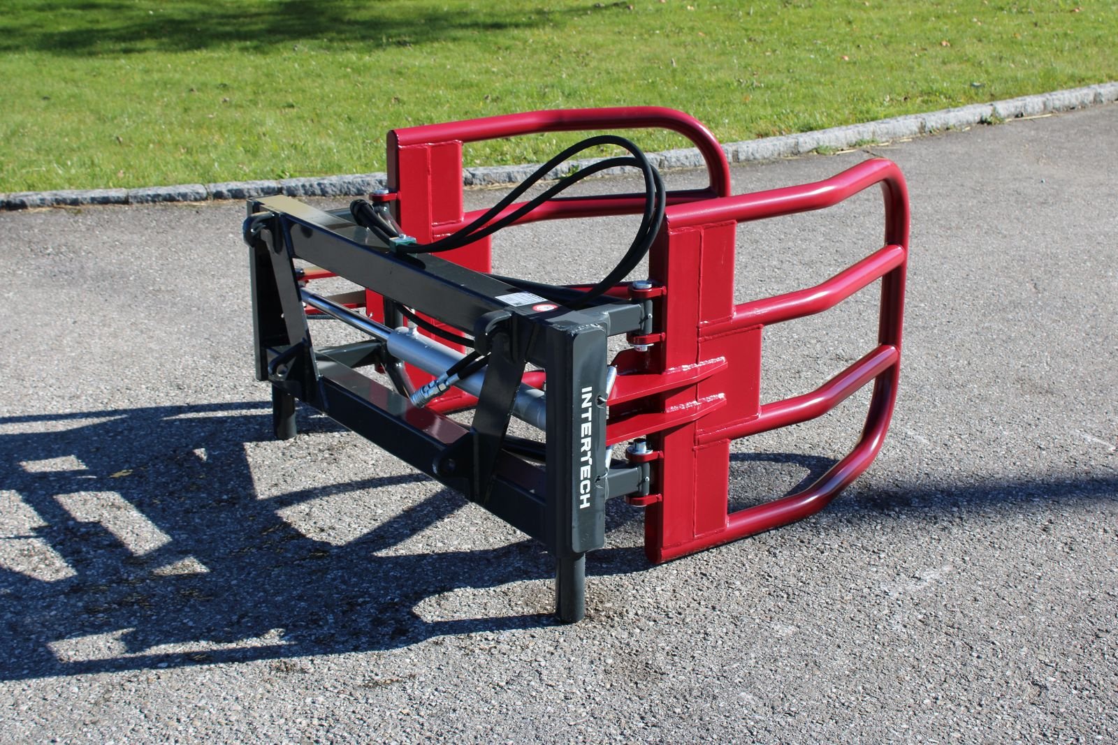 Frontladerzubehör of the type InterTech Ballengreifer, Ballenzange Maxi HD, Neumaschine in Neukirchen am Walde  (Picture 12)