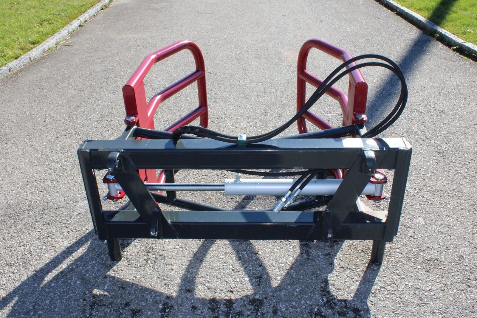 Frontladerzubehör of the type InterTech Ballengreifer, Ballenzange Maxi HD, Neumaschine in Neukirchen am Walde  (Picture 8)