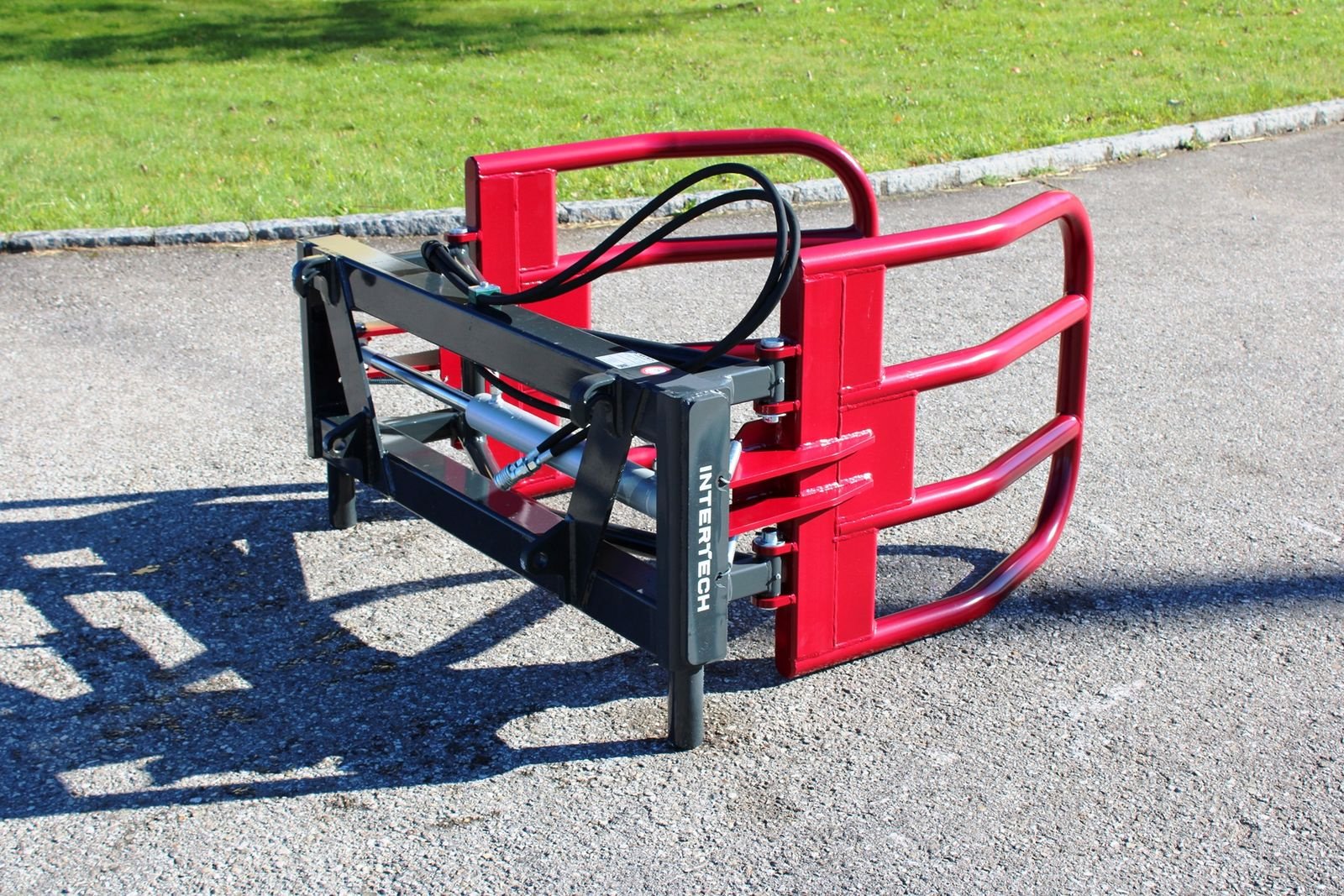 Frontladerzubehör of the type InterTech Ballengreifer, Ballenzange Maxi HD, Neumaschine in Neukirchen am Walde  (Picture 3)