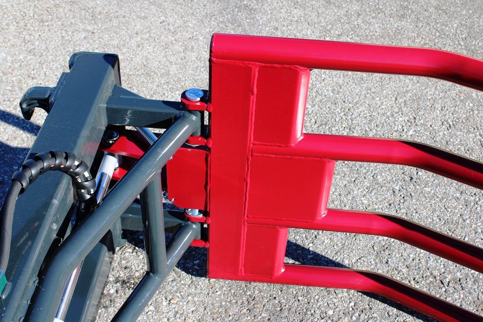 Frontladerzubehör of the type InterTech Ballengreifer, Ballenzange Maxi HD, Neumaschine in Neukirchen am Walde  (Picture 14)