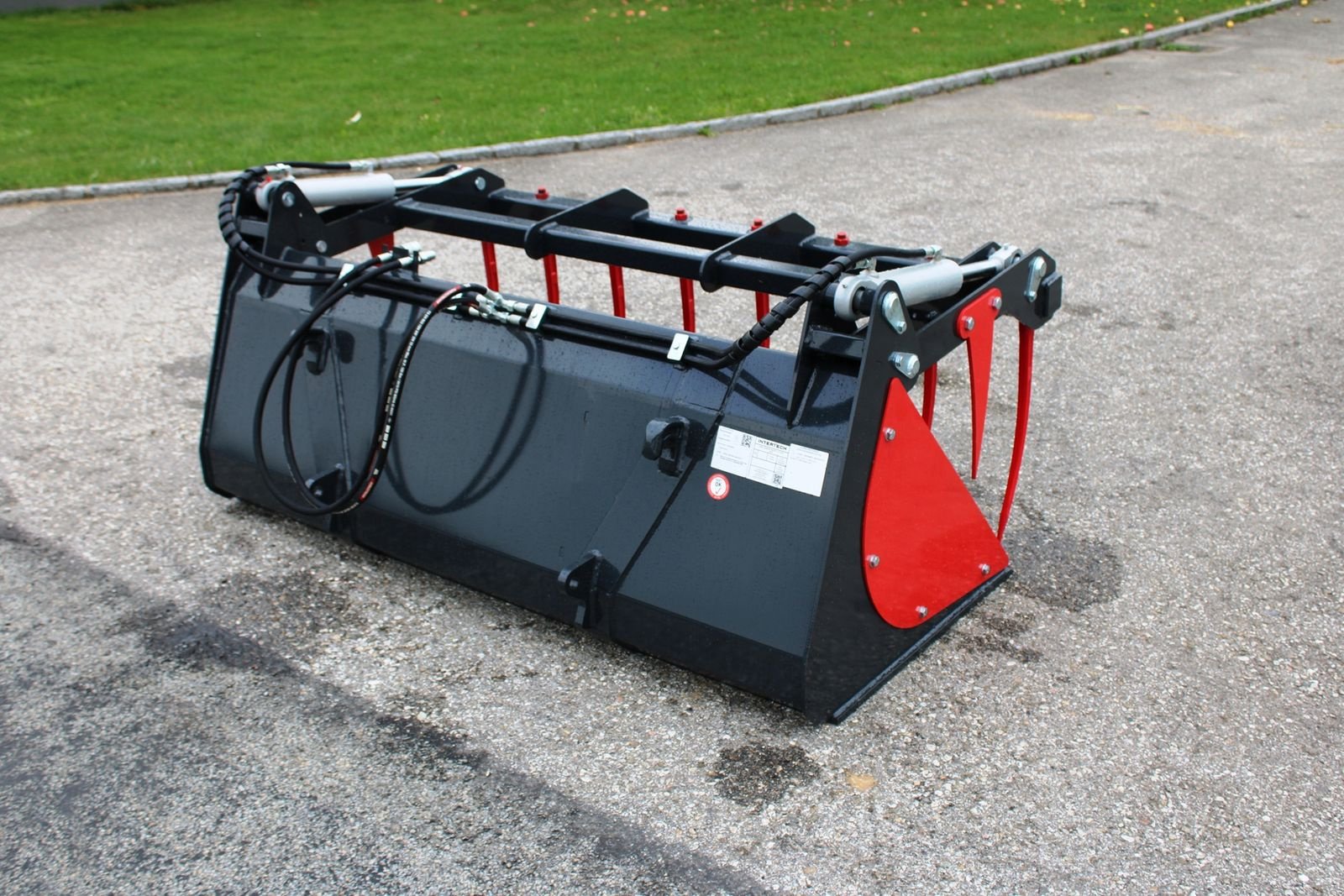 Frontladerzubehör of the type InterTech Krokoschaufel, Greifschaufel 1800, Neumaschine in Neukirchen am Walde  (Picture 3)